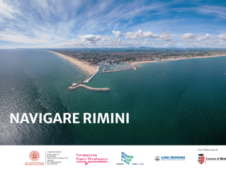 Vista aerea del porto di Rimini con il mare e la città.